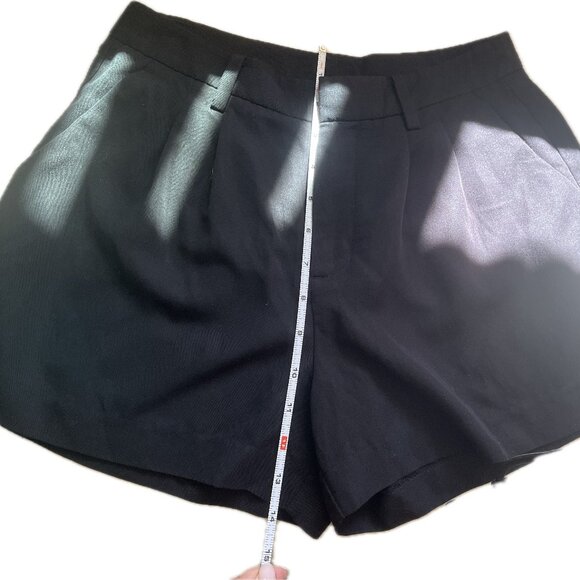 Uniqlo Black Formal Pleated Shorts size Zero - Picture 2 of 6
